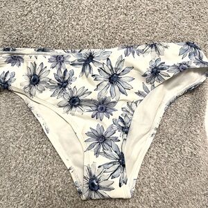 NWT Floral Bikini Bottoms